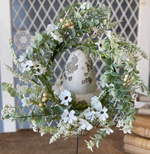 Spendthrift Hills Small Wreath / Large Candle Ring
